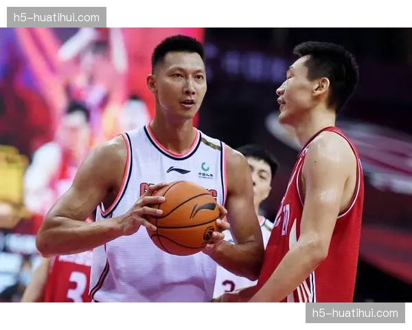 特写：老将易建联赛前训练加练500记三分，为季后赛做准备